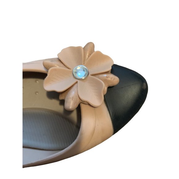 PARAISO by Bella VIta All Weather Nude & Black Rubber  Flower Flat Shoe-Size 7 - Picture 5 of 11